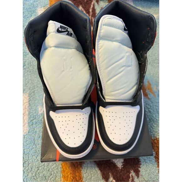 Nike Air Size 9 Jordan 1 Retro High Satin Black Toe Women CD0461-016 DS New - Picture 2 of 6